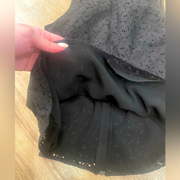 Banana Republic Sleeveless Lace Top - Picture 4 of 6